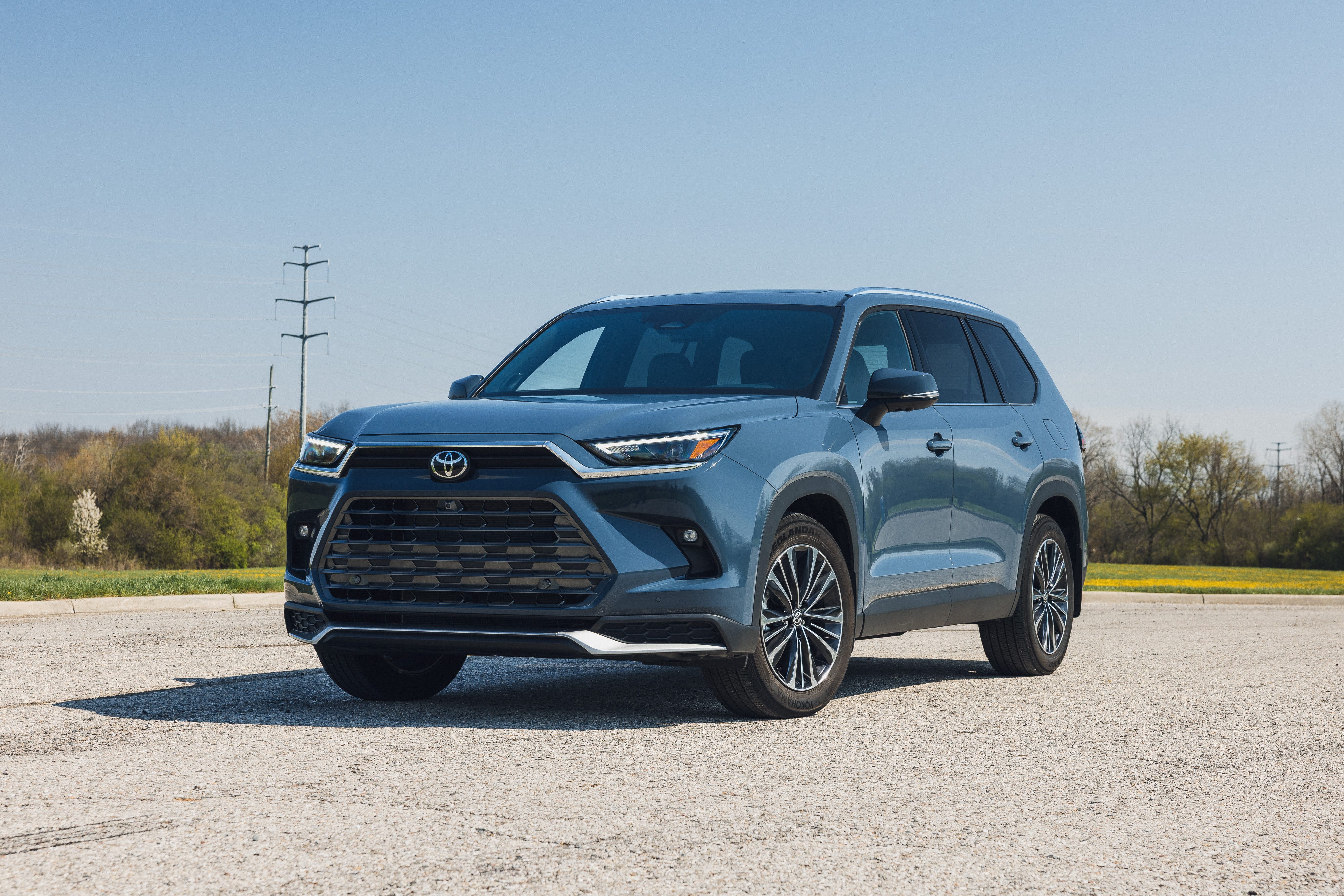 Toyota Grand Highlander Hybrid 2026, Varian XLE Paling Pas di Hati dan Dompet