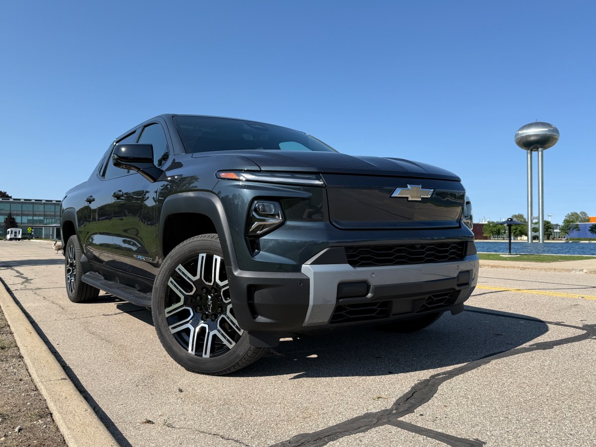 Chevy Silverado EV Jarak Tempuh 643 Km Laris Manis di AS, Ini Kelebihan dan Kekurangannya