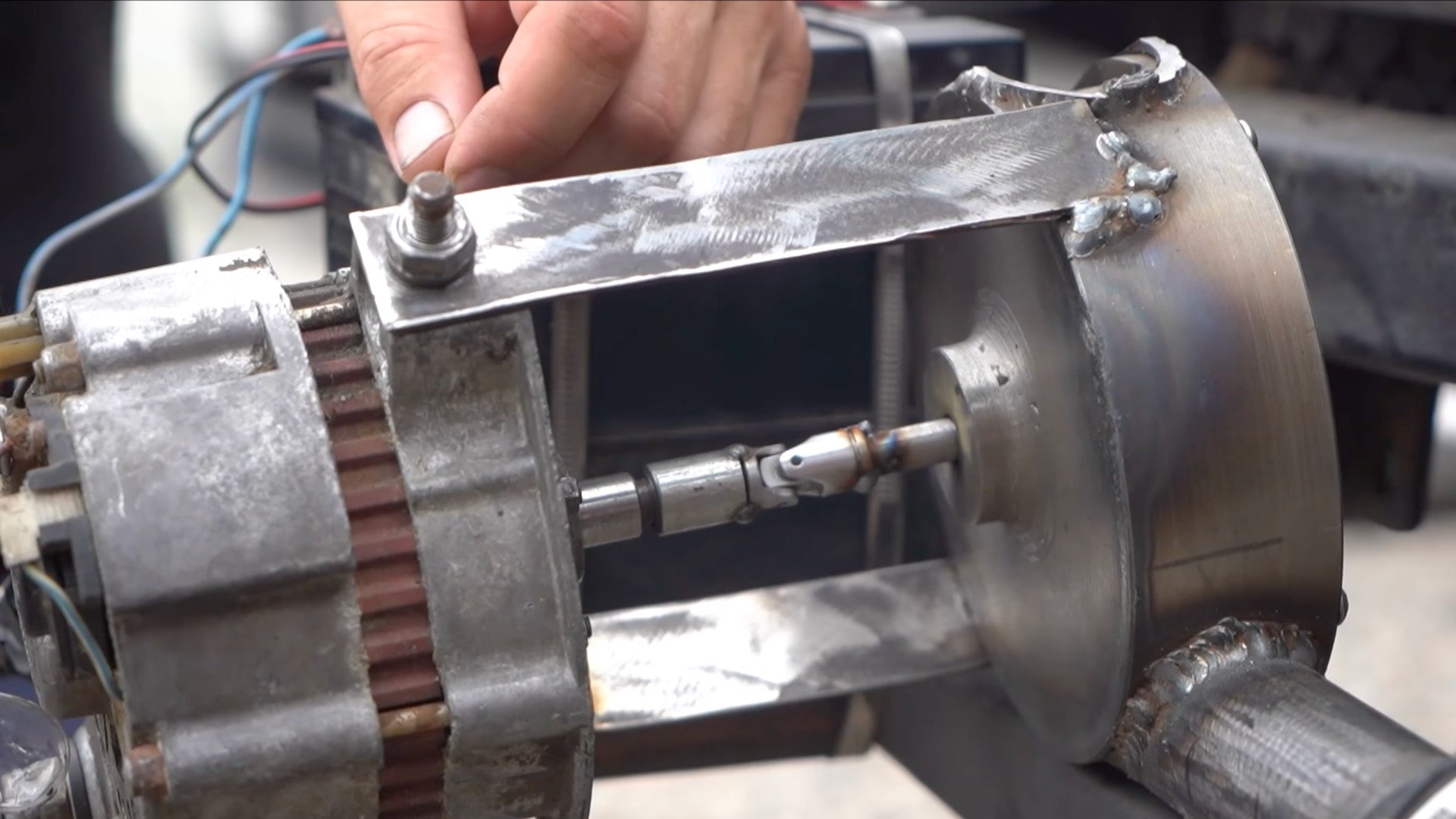 Garage 54 Kembali Berulah, Bikin Alternator Bertenaga Gas Buang ala Turbocharger