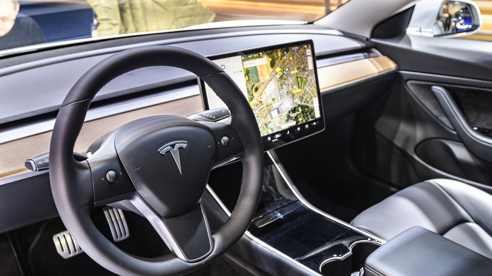 Pengemudi Tesla Model 3 Dituntut Gegara Tabrak Rumah Hingga Tewaskan Lansia, Begini Kronologinya