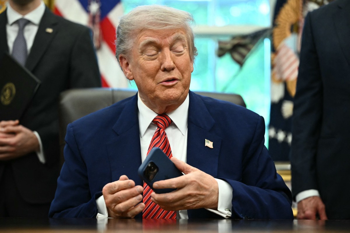 1 Juta Investor Rugi Rp 62 Triliun Akibat Trump Memecoin $TRUMP, Trump Raup Rp 10,5 Triliun