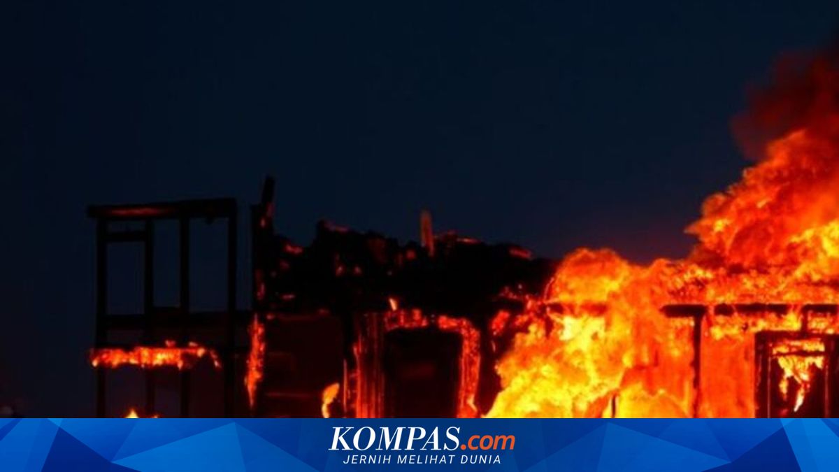 Kebakaran di Panjer Denpasar Hanguskan Gudang Kardus dan Mobil Jip, Kerugian Capai Rp 500 Juta