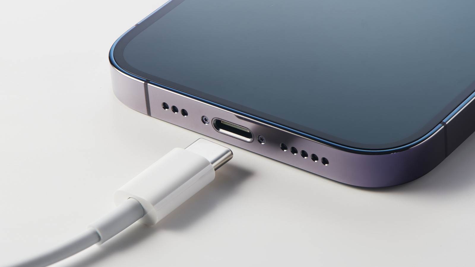 iPad dan iPhone Terbaru Bisa Cas 40-60W, Tapi Banyak Pengguna Tak Sadar Pakai Charger Lambat