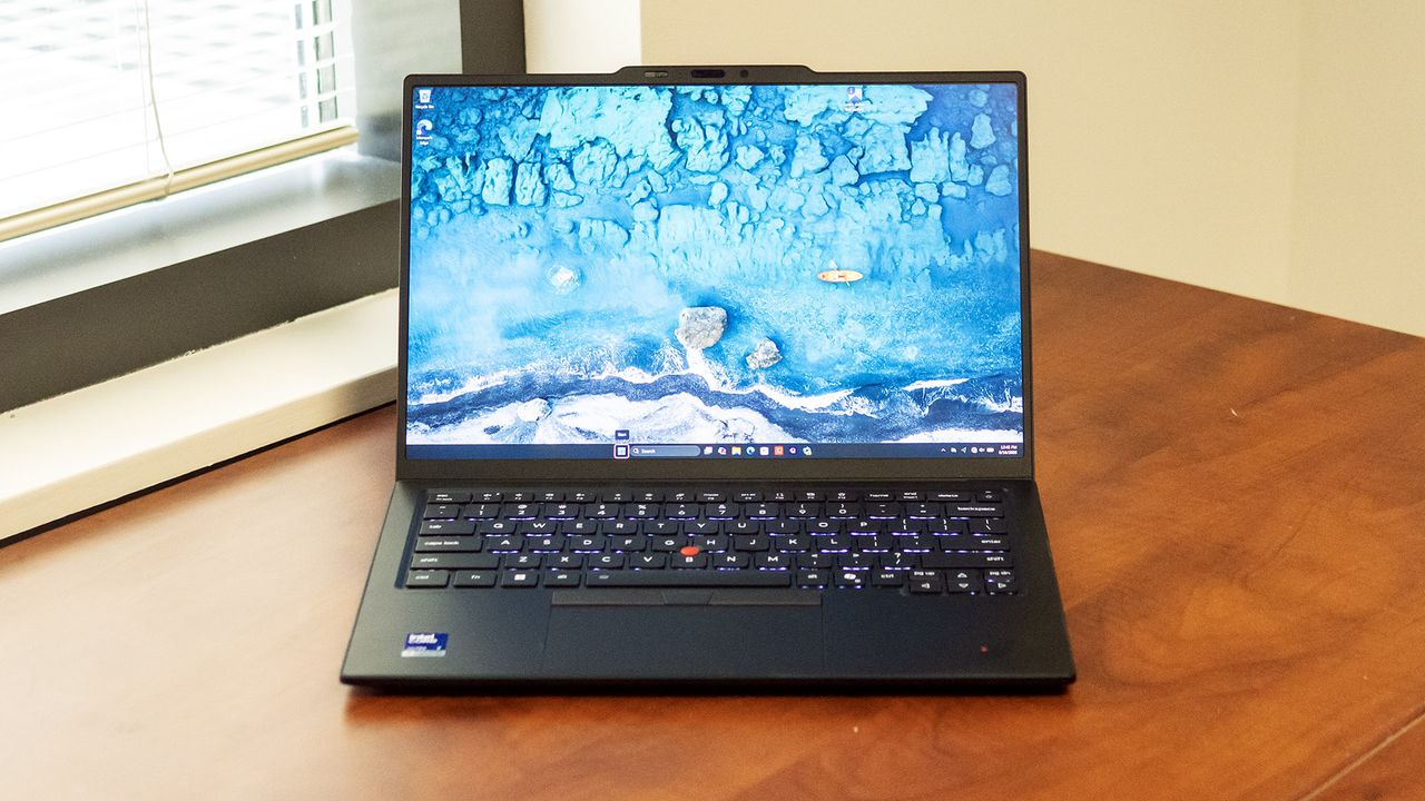Lenovo ThinkPad X1 Carbon Gen 14 Aura Edition: Bobot Hanya 0,98 Kg, Layar OLED dan Keyboard Jadi Andalan