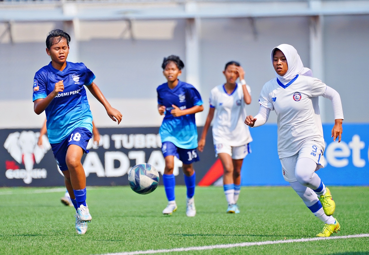 Arema FC Women U-18 dan Putri Tangsel City U-18 Raih Kemenangan Perdana di HYDROPLUS Soccer League All-Stars 2025/2026