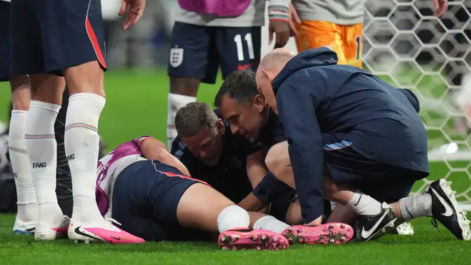 Jordan Henderson Cedera Pergelangan Tangan Usai Jatuh dari Papan Reklame saat Rayakan Kemenangan Inggris