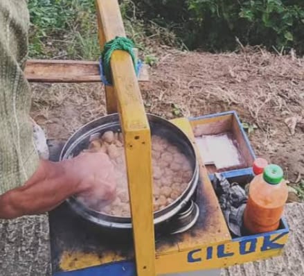 Macet Parah di Puncak Selama Libur Sekolah, Pedagang Cilok dan Cuanki Raup Untung Berlipat