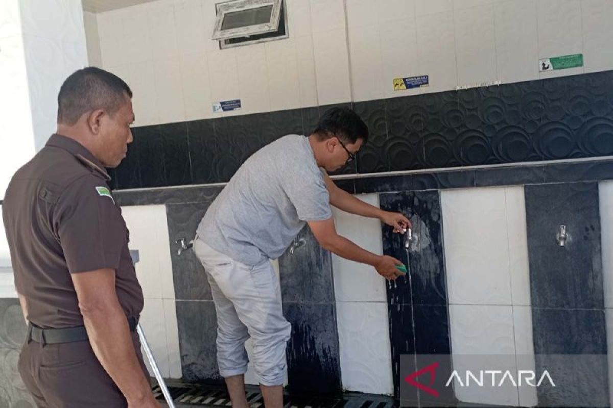 Ayah di Banda Aceh Dihukum Bersihkan Masjid Selama 100 Jam Usai Telantarkan Anak Kandung, Eksekusi Perdana Berdasarkan KUHP Baru