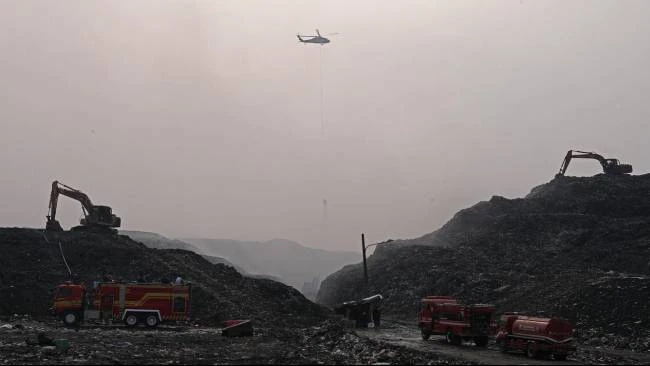 Kebakaran TPA Jatiwaringin di Tangerang Masih Tersisa 30 Persen di Hari Kesembilan, Petugas Kerahkan 3 Helikopter Water Bombing