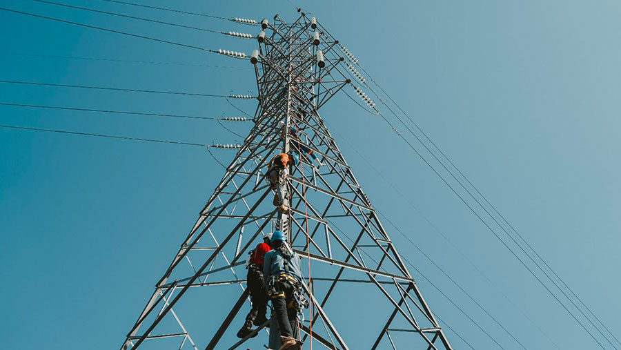 Target Ambisius PLN: Aliri Listrik ke 10.068 Desa Terpencil Hingga 2029, Prioritas Papua