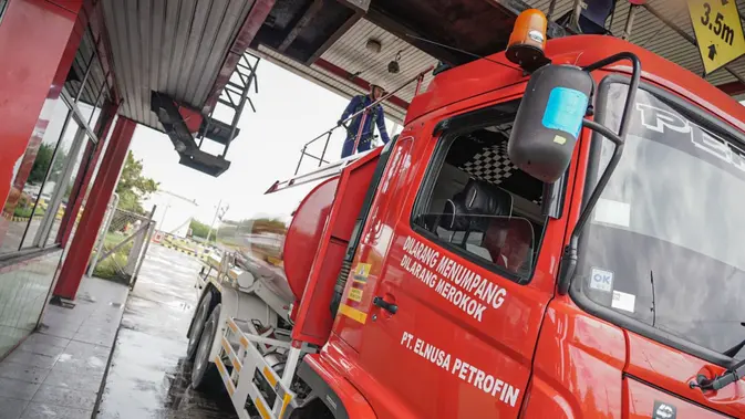 Merokok Saat Bawa Mobil Tangki, Dua Awak Pertamina Dipecat dan Dilaporkan ke Polisi