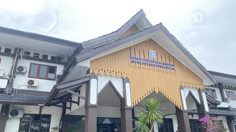 Pajak Rokok di Bangka Belitung Turun Rp14,25 Miliar, Pajak Alat Berat Justru Meroket 299.204 Persen