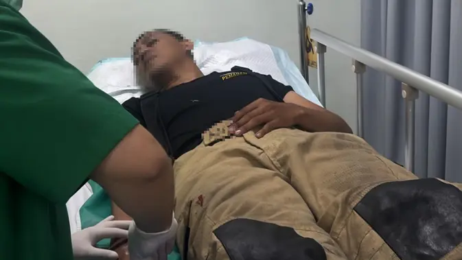 Damkar Depok Selamatkan Lima Orang dari Kebakaran Pengolahan Jelantah, Satu Petugas Terluka