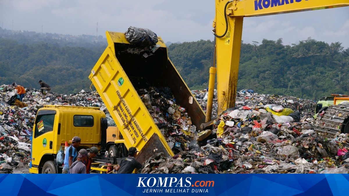Risiko Kebakaran di TPA Sarimukti Meningkat saat Kemarau, DLH Jabar Gelar Penataan Timbunan Sampah