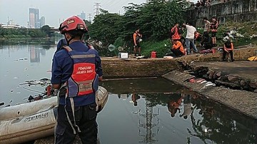 Pria Tenggelam di Kali Ciliwung Usai Dikejar OTK, Diduga Panik dan Langsung Menceburkan Diri