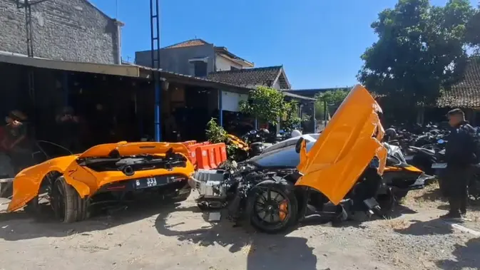 McLaren 720S Rp 9 Miliar Milik YouTuber Andra ST Hancur Terbelah di Sukoharjo, Dua Orang Selamat