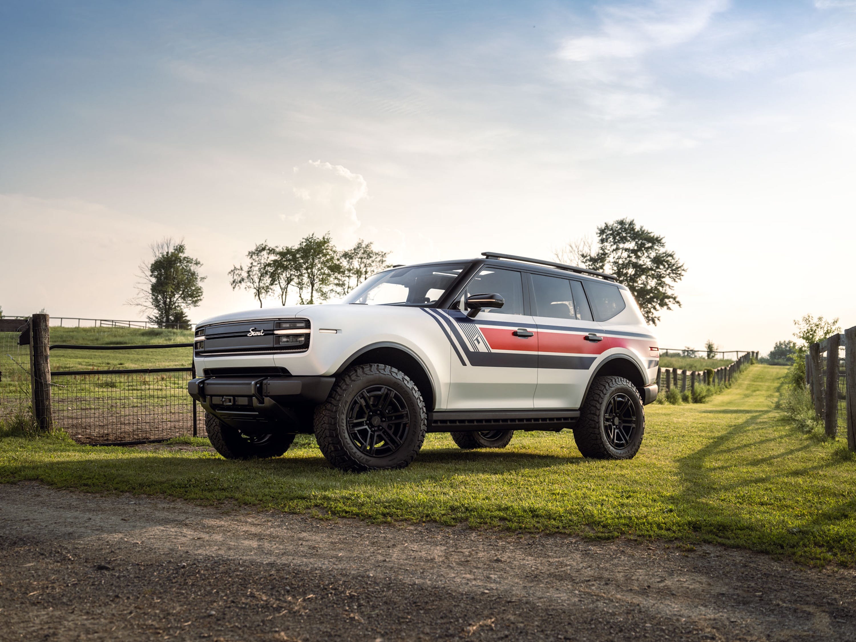 Scout Motors Hadirkan Konsep Patriotik ‘Spirit of ‘26’, SUV Produksi Baru Meluncur 2027