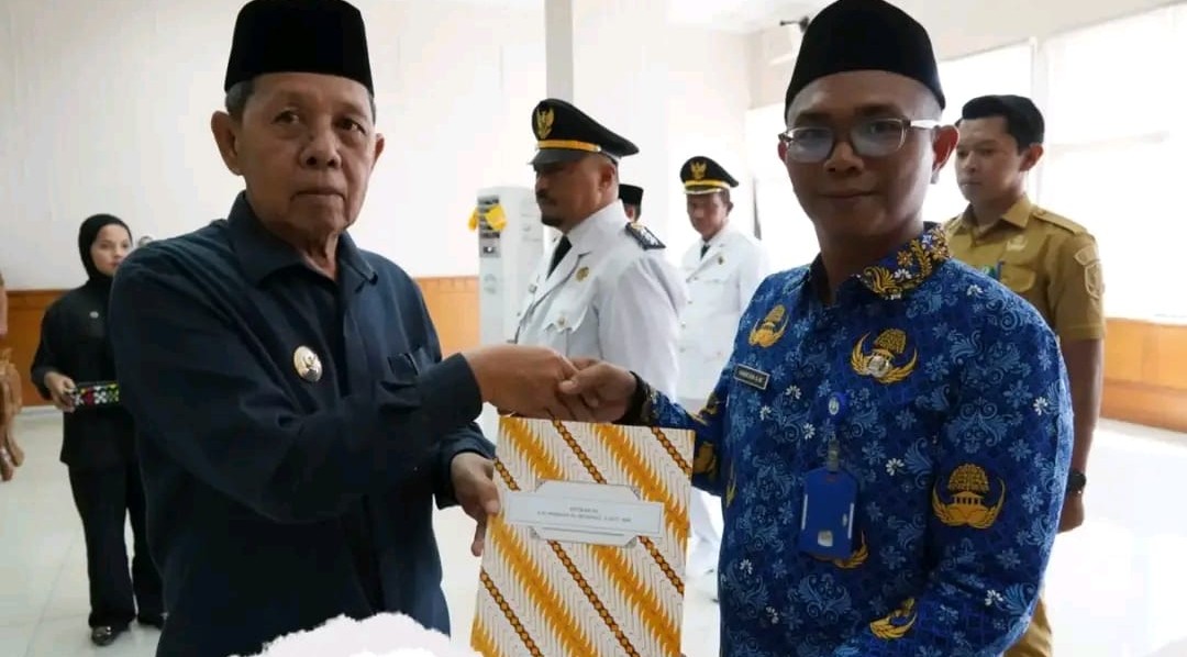 Wakil Bupati Paluta Lantik 6 Pejabat Administrator, Rotasi Camat hingga Kepala Bagian di Lingkup Pemkab