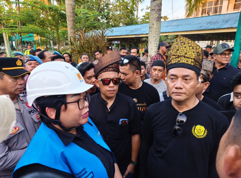 Listrik Padam 6 Hari di Kalbar, Ratusan Massa BPM Kepung Kantor PLN Tuntut 4 Hal ke Menteri