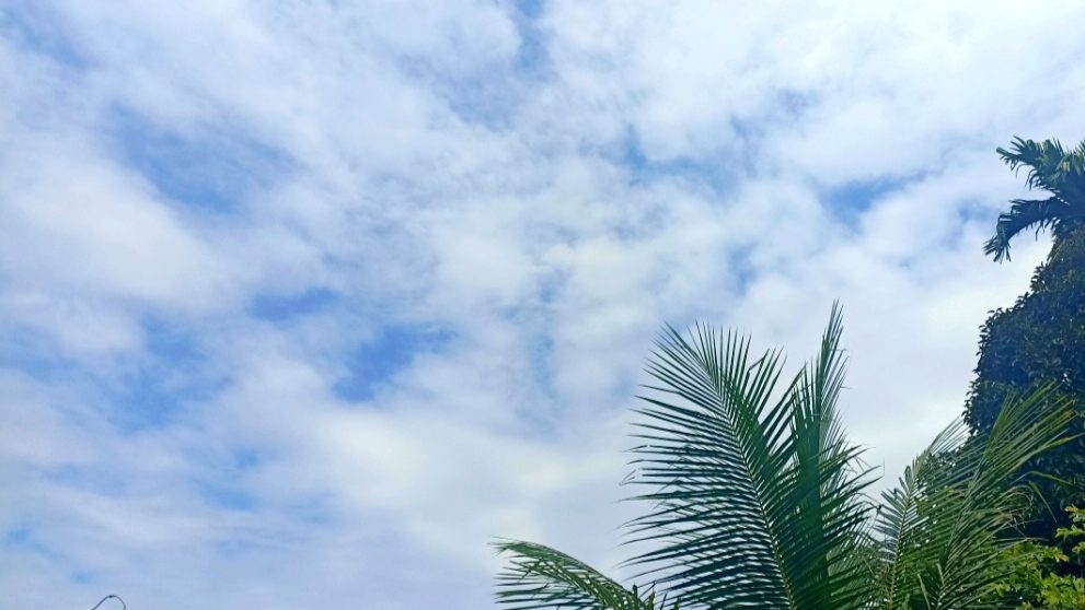 Cuaca Sumatera Barat Hari Ini: Dua Wilayah Berpotensi Hujan Ringan, Suhu Capai 32 Derajat Celsius
