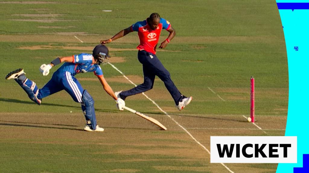 Jofra Archer Pamer Skill Sepak Bola, Run Out Axar Patel di T20 Inggris vs India