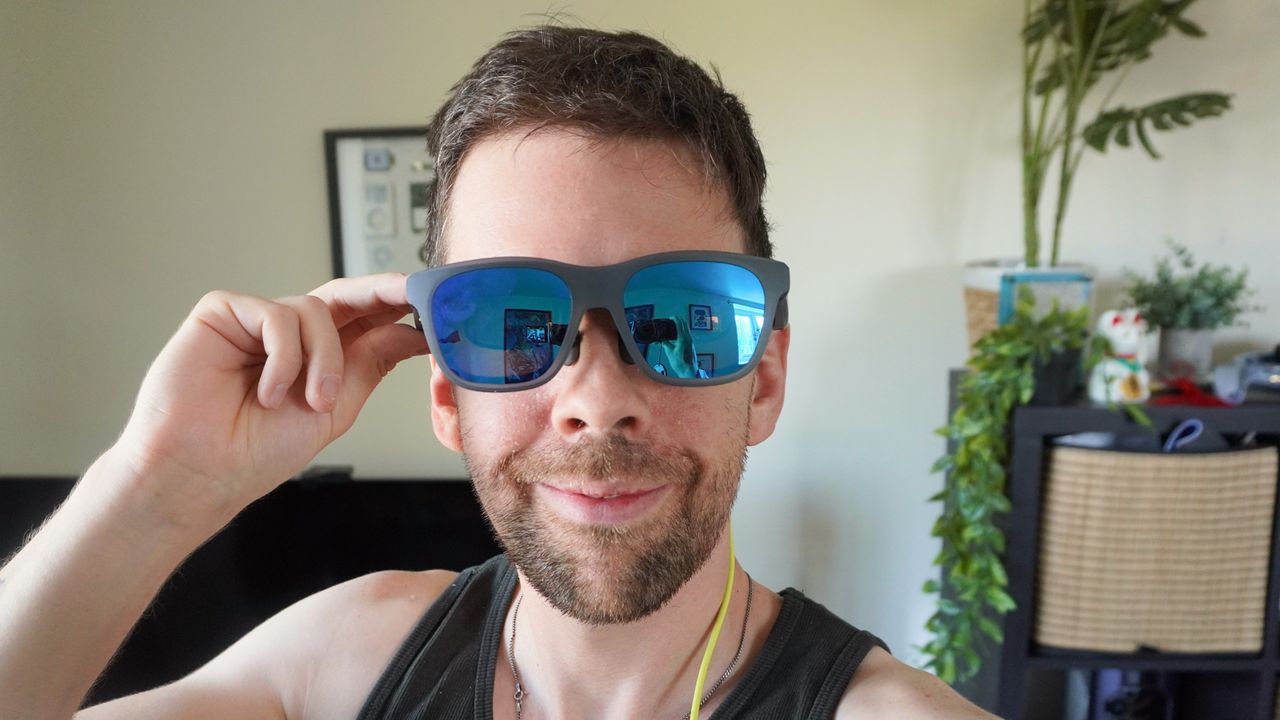 X By Xreal a01+ AR Glasses Rp 4,6 Juta: Layar 1080p 120Hz Tanpa Fitur Spatial, Bobot Cuma 62 Gram