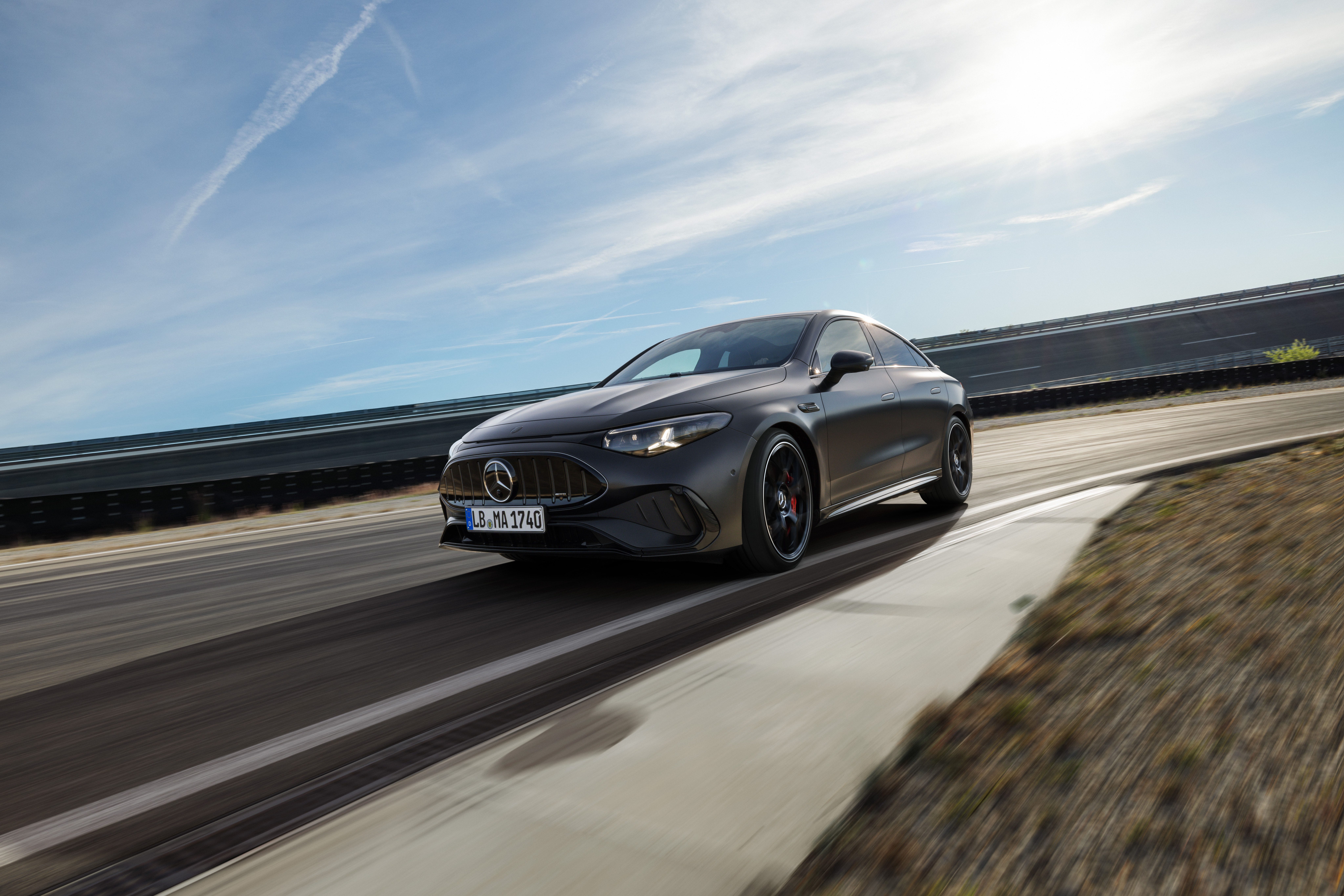Mercedes-AMG CLA45 EV Resmi Meluncur dengan Tiga Motor Listrik Bertenaga 670 HP, Sayang Tak Masuk ke AS