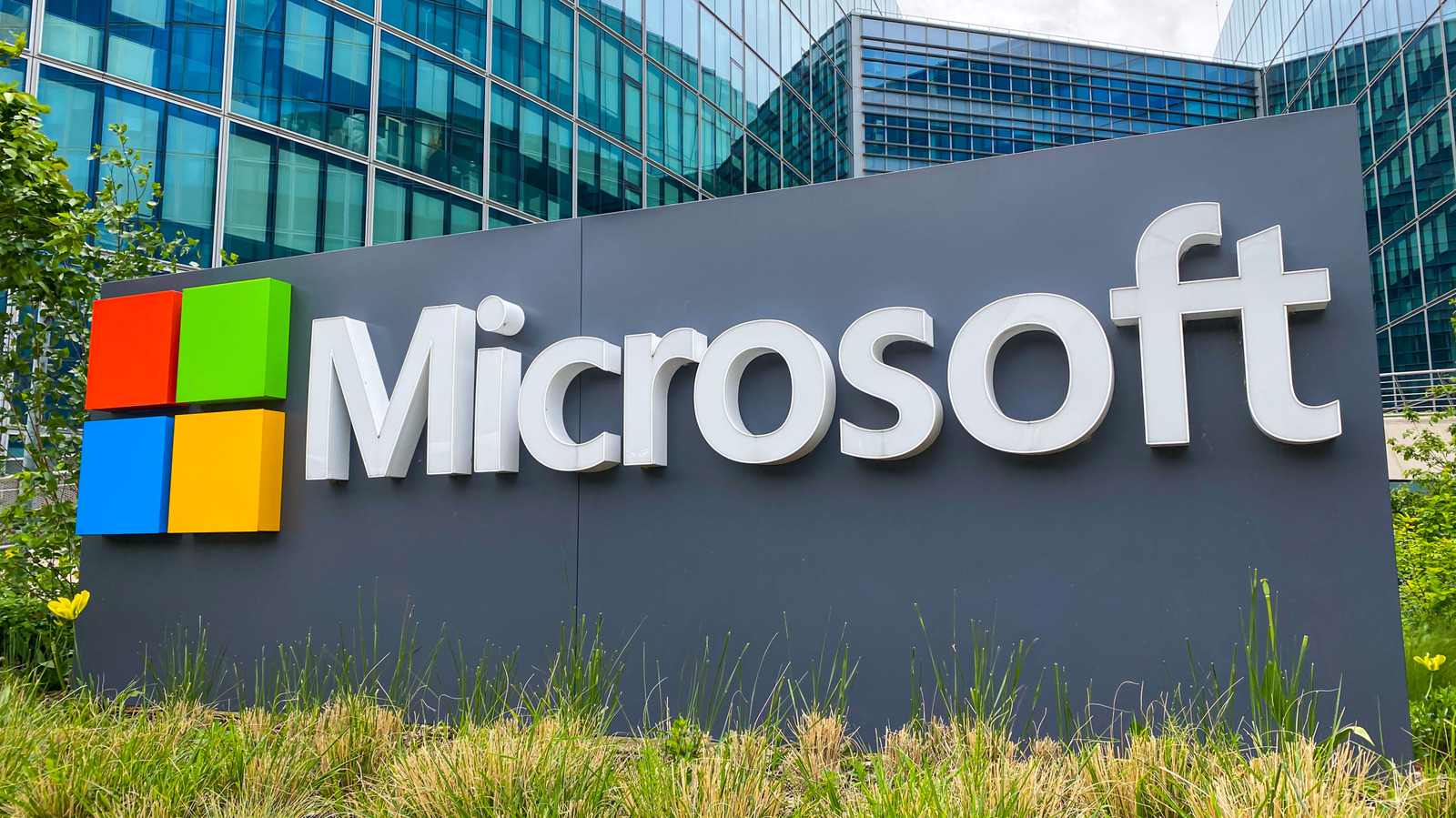 Emisi Karbon Microsoft Naik 25 Persen di 2025, AI Jadi Biang Kerok
