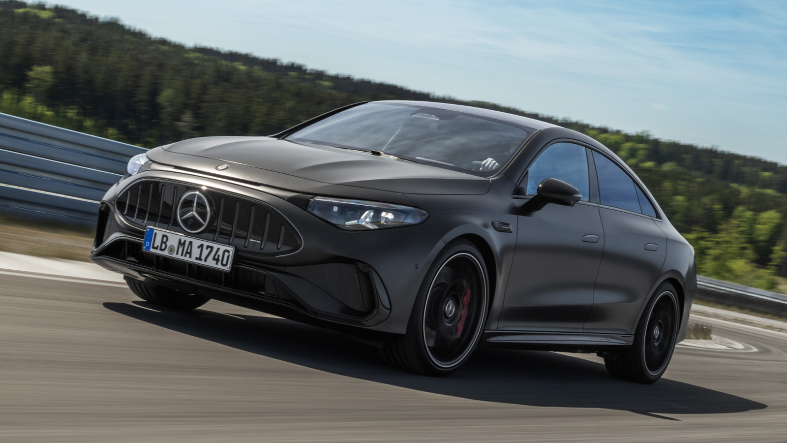 Mercedes-AMG CLA45 EV Resmi Meluncur: 671 HP, Tiga Motor Listrik, dan Simulasi Transmisi Bakar