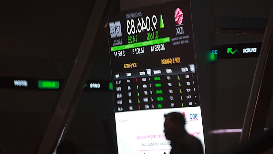 IHSG Ditutup Menguat 0,67% ke Level 5.912, Volume Transaksi Tembus 27 Miliar Saham