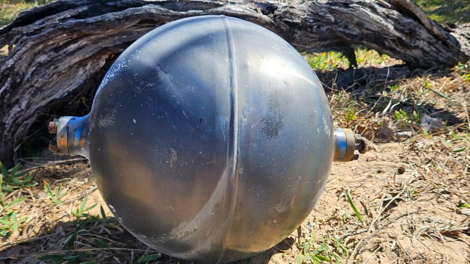 Bola Logam Misterius Berhamburan di Pantai Australia, Teridentifikasi sebagai Puing Roket