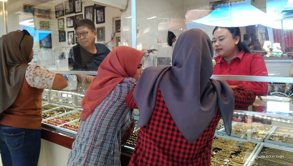 Harga Emas 24 Karat di Bandar Lampung Stagnan di Rp 2,4 Juta per Gram, Buyback Terkena Potongan 5 Persen