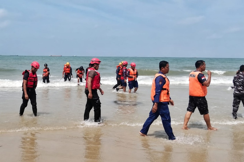 Tim SAR Gabungan Sisir Radius 200 Meter di Tiga Sektor Cari Bocah Tenggelam di Pantai Kemala Balikpapan