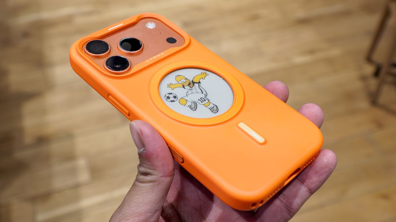Review Casing iPhone 17 Pro dengan Layar E-Ink: Kustomisasi Tanpa Batas, Baterai Nol Persen