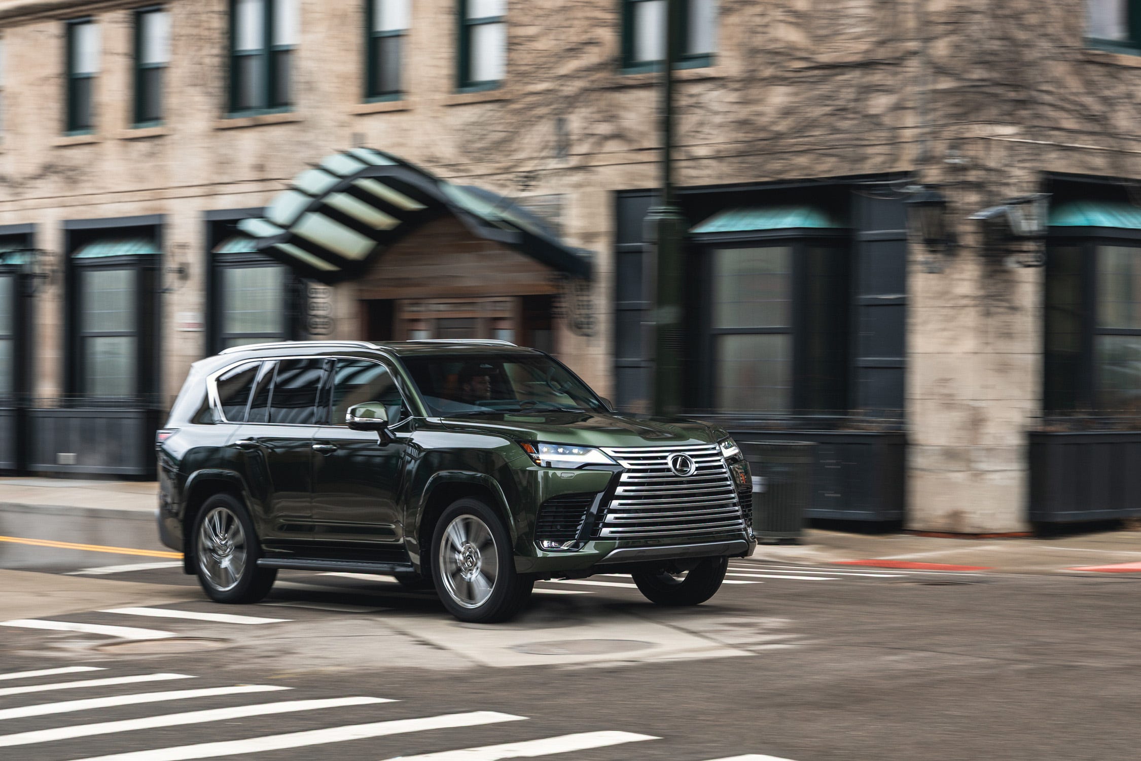 Lexus LX700h Hybrid 2027: SUV Mewah Nan Tangguh, Tapi Hemat BBM Bukan Keunggulannya