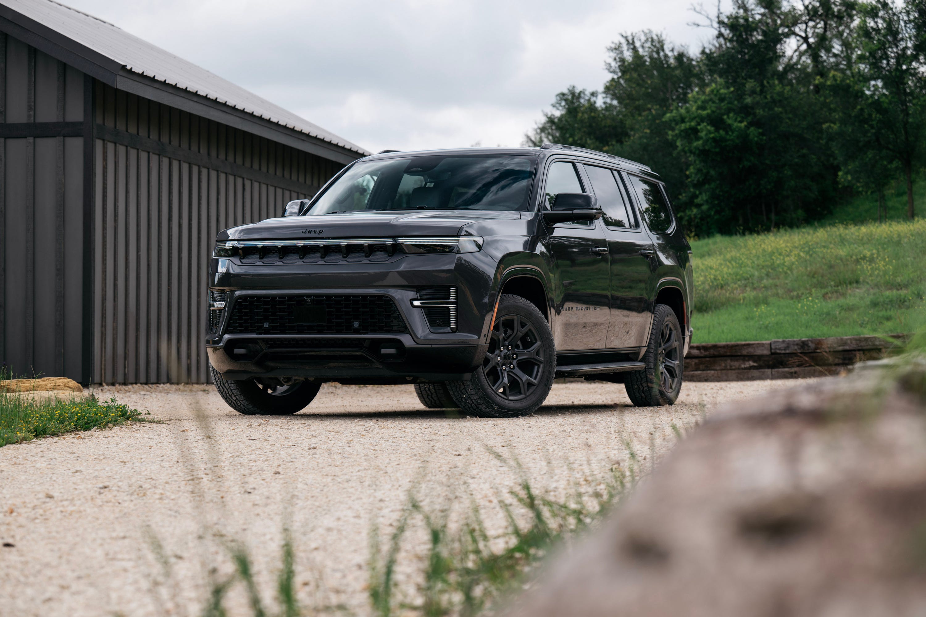 Jeep Grand Wagoneer 2027: SUV Full-Size dengan Mesin 420 HP, Mampu Menarik 10.000 Pounds