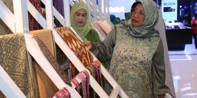 Produk Kriya Kalbar Laris di Pameran Dekranas Makassar, Ukiran Asal Landak Dibeli Kolektor Jepang