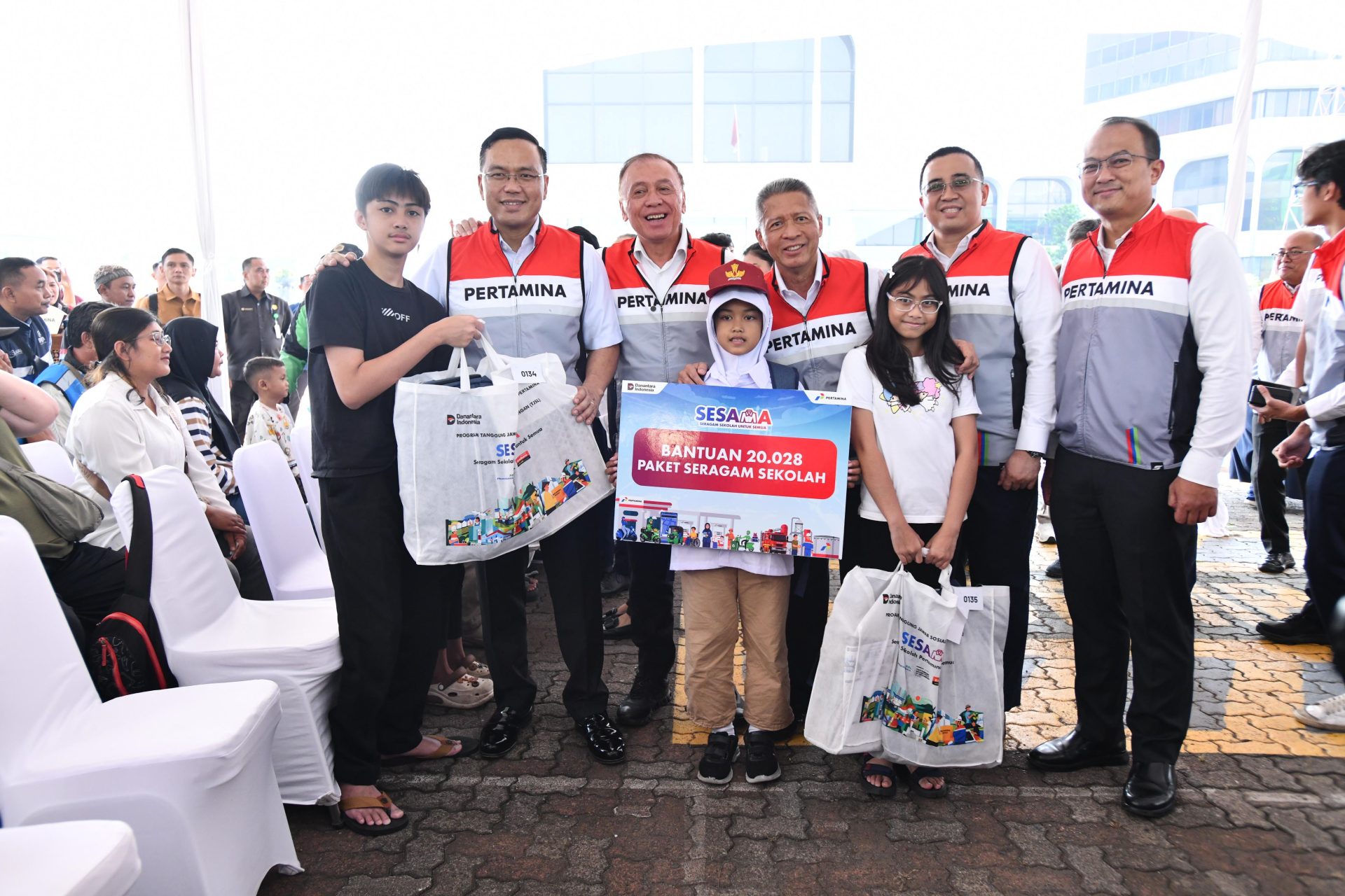 20.028 Paket Seragam Sekolah Dibagikan Pertamina ke Anak Ojol, Guru Honorer, hingga Disabilitas