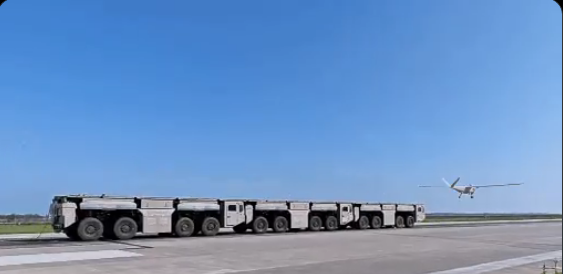 China Uji Coba Ketapel Elektromagnetik Portabel dari Tiga Truk untuk Lepas Landas Drone