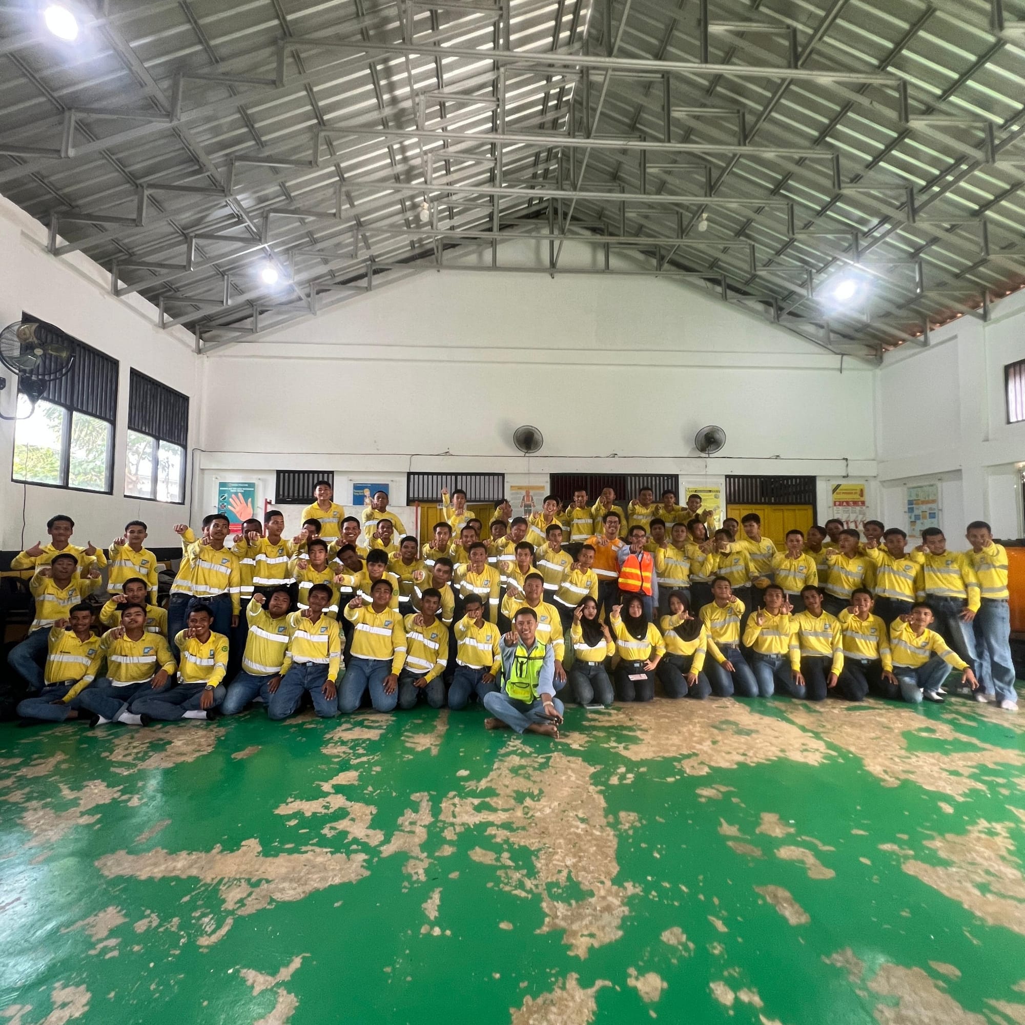 Anak Usaha United Tractors Ini Kirim Karyawan Jadi Guru Tamu di SMK, Siswa Terima Pelajaran Langsung dari Lapangan
