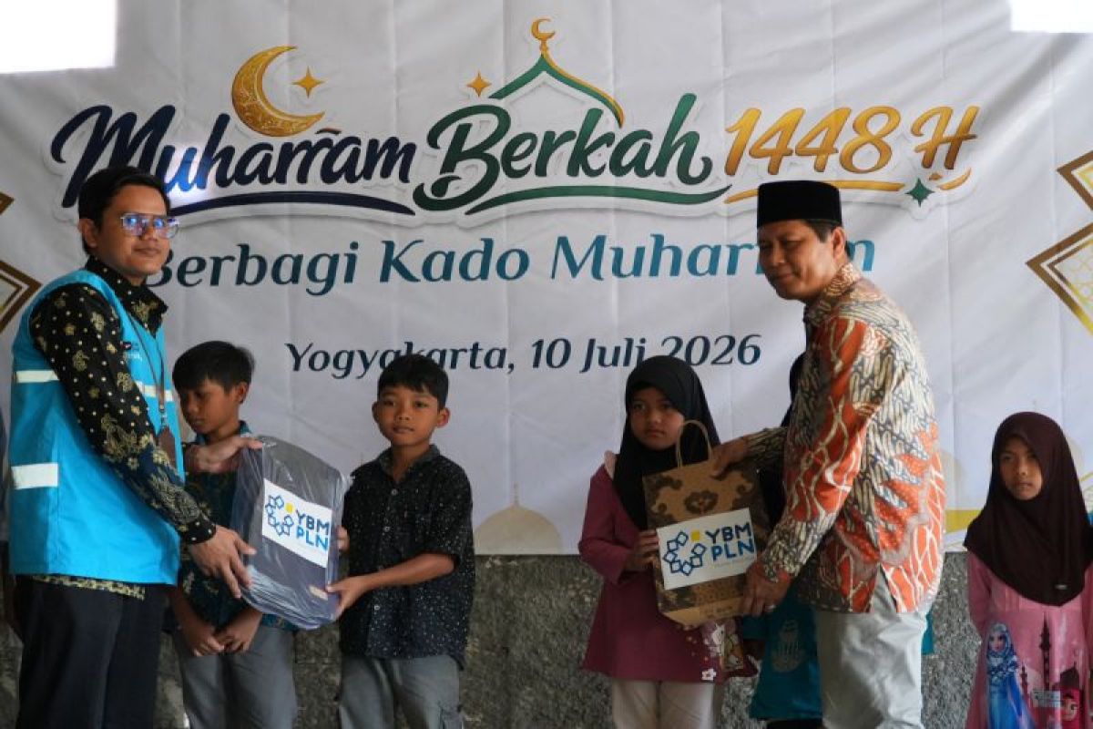 PLN Salurkan 50 Paket Perlengkapan Sekolah ke Santri di Kulon Progo, Isi Tas hingga Al-Qur'an