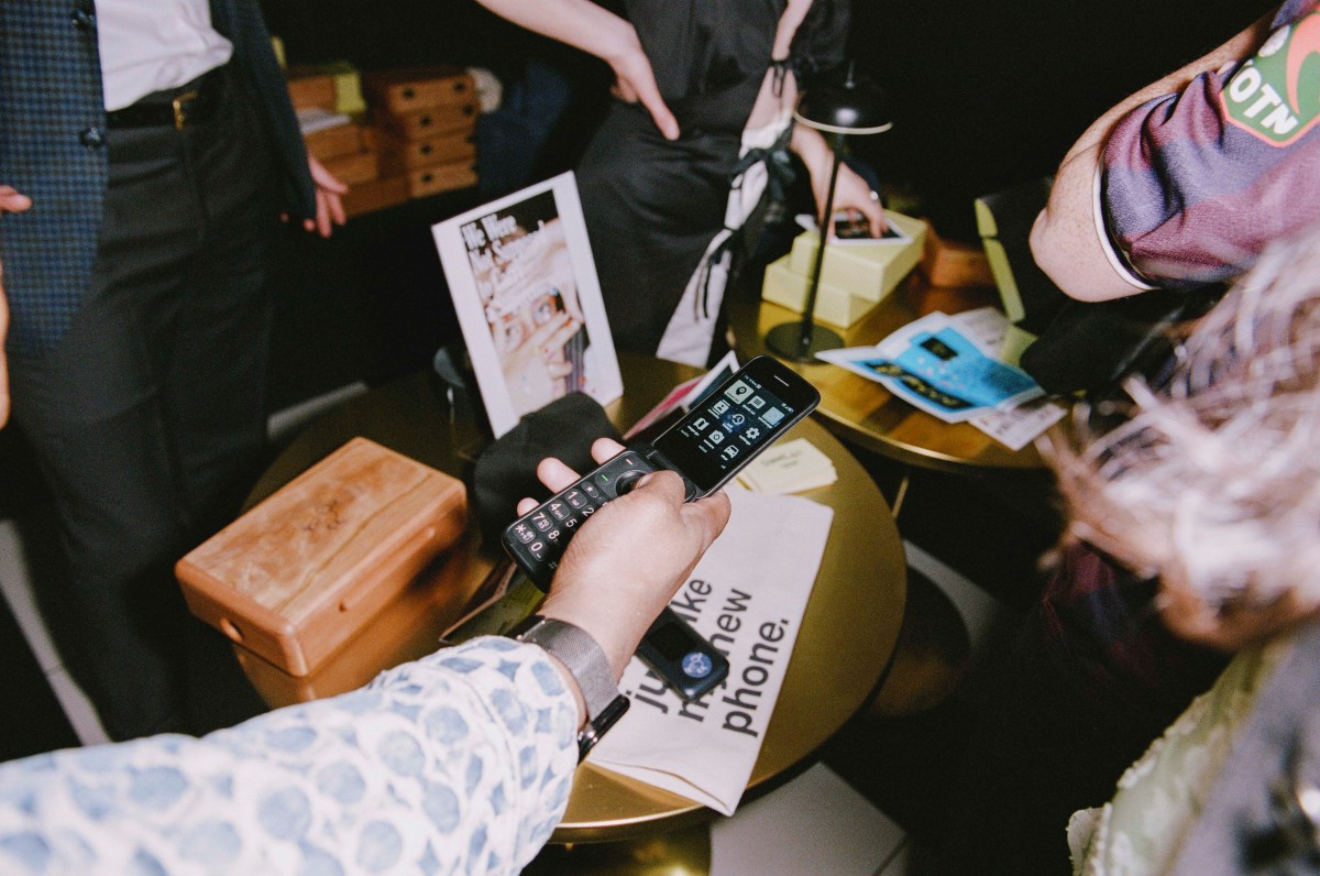 Sebulan Ganti iPhone dengan Ponsel Lipat Rp330 Ribu: Uji Coba Dumb Phone yang Bikin Nagih demi Hidup Lebih Tenang
