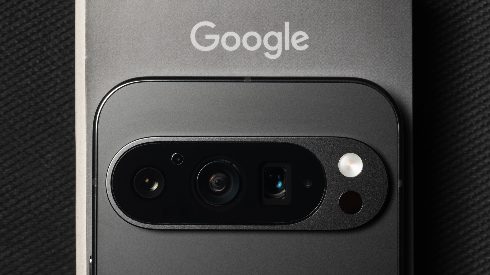 Perbandingan Kamera Malam Google Pixel vs Samsung Galaxy: Algoritma vs Aperture Besar