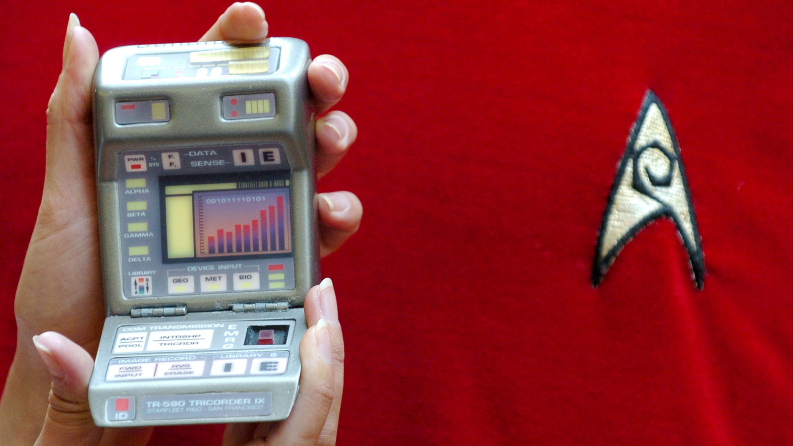 5 Gadget Star Trek yang Kini Jadi Teknologi Nyata, dari Ponsel Lipat hingga Penerjemah Universal