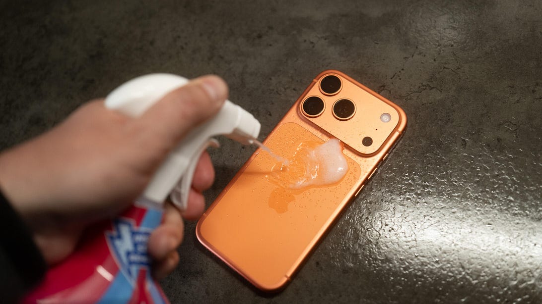 Uji Coba Bahan Kimia pada iPhone 17 Pro Oranye Berhasil Ubah Warna Jadi Pink, Ini Penjelasannya