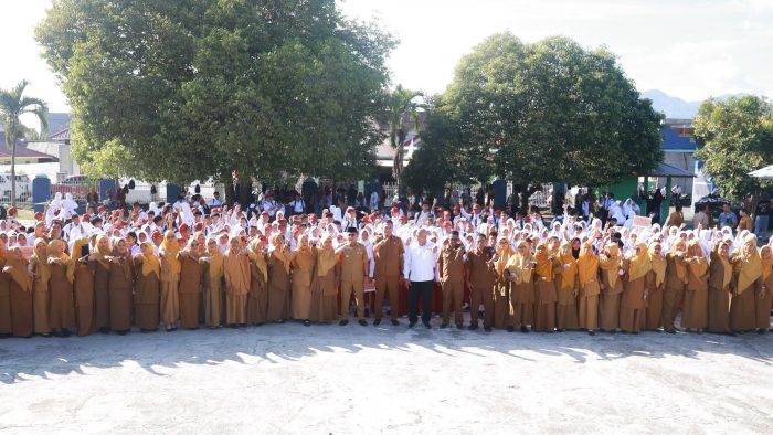 Wali Kota Ternate Tinjau MPLS di SMPN 6, Tegaskan Stigma Sekolah Favorit Harus Dihapus