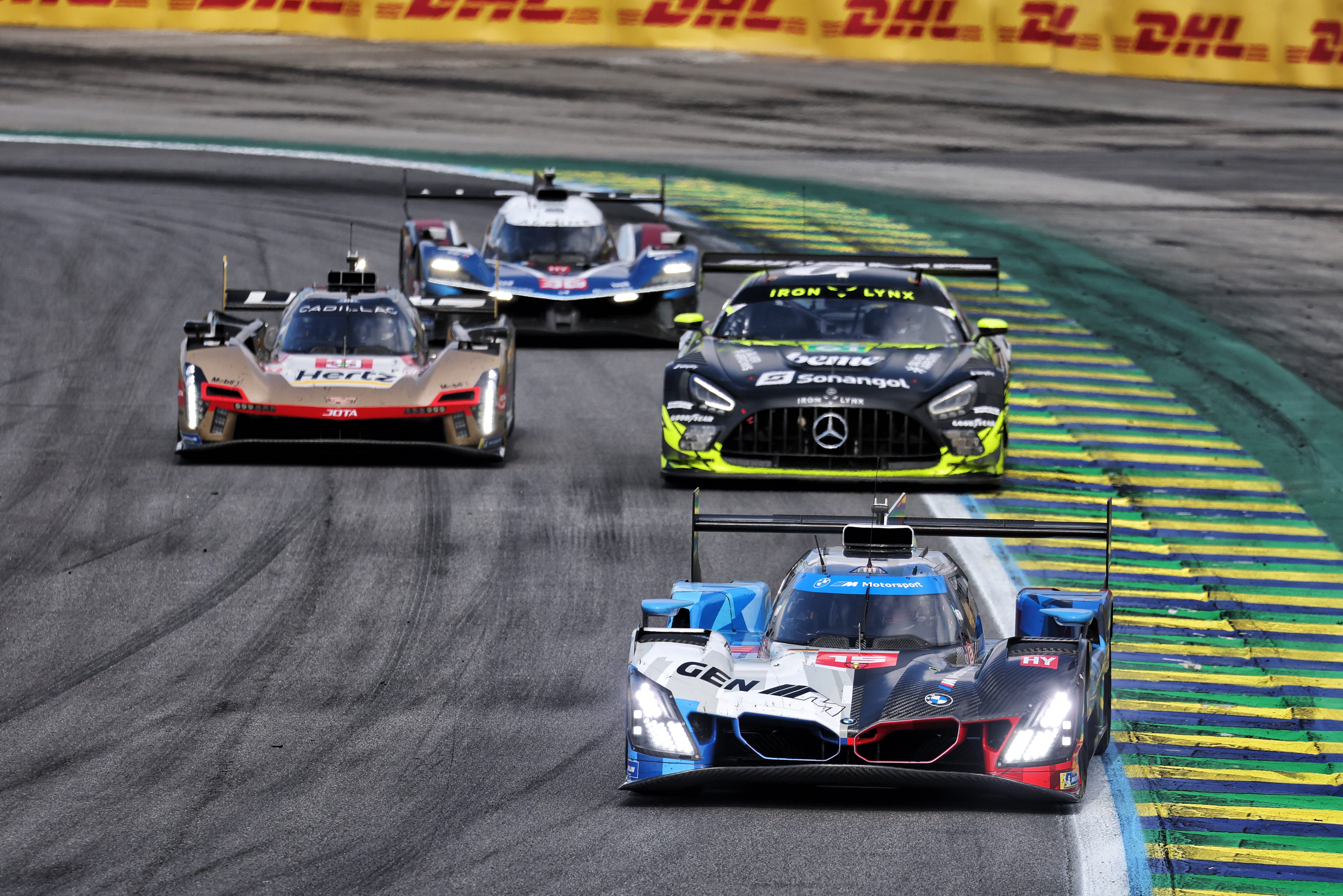 BMW M Hybrid V8 Menangi 6 Hours of São Paulo, Dries Vanthoor Bertarung Lawan Rasa Sakit