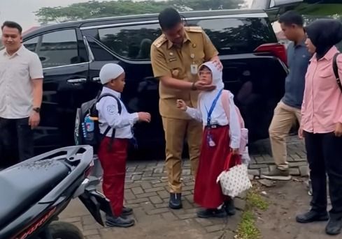 Gubernur Sumut Bobby Nasution Izinkan ASN WFH pada Hari Pertama Sekolah, Momen Antar Anak Dijamin