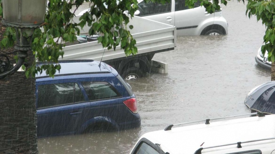 Banjir di Guangxi, Warga China Manfaatkan Mobil Listrik sebagai Sumber Listrik Darurat
