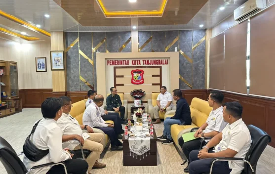 BPTD Sumut Serahkan 25 Unit PJU Tenaga Surya ke Pemkot Tanjungbalai, Dukung Keselamatan Lalu Lintas di Daerah